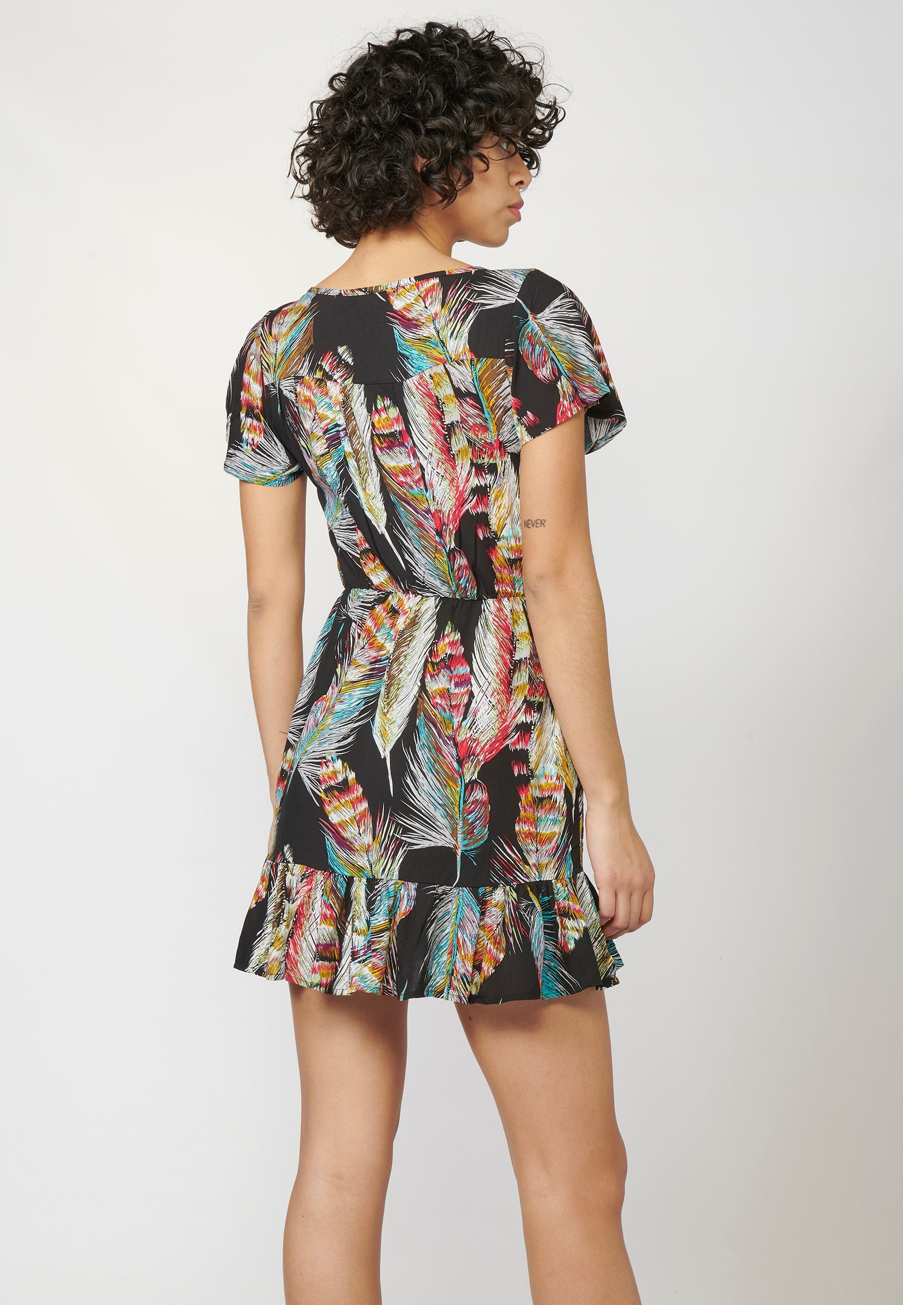 Vestido corto estampado étnico ajustado en cintura  | tendencia actual
