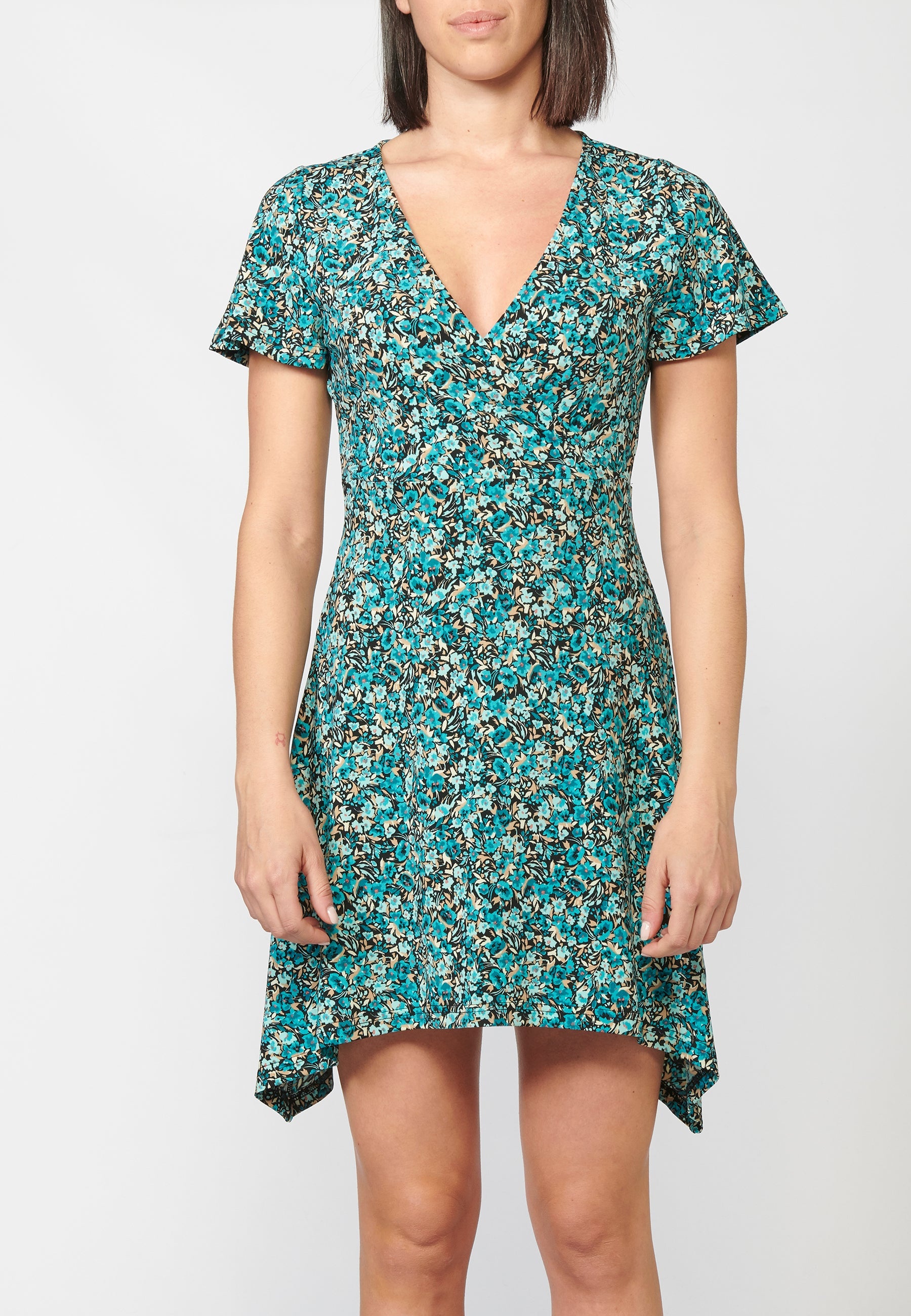 Vestido de manga corta con escote en pico | ropa casual