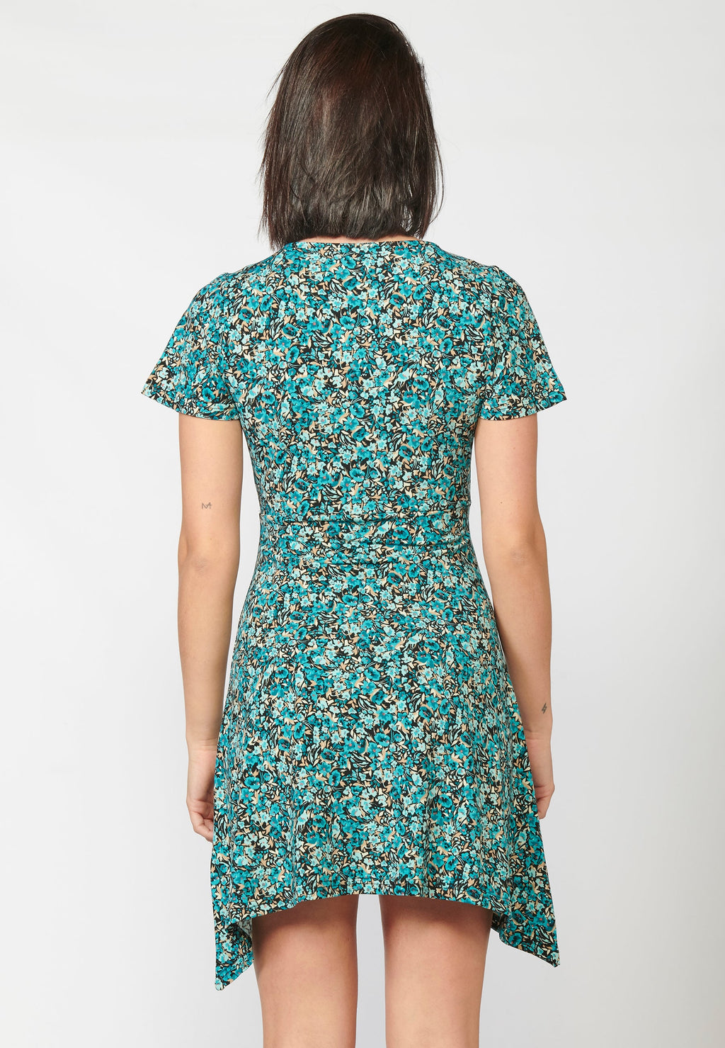 Vestido de manga corta con escote en pico | ropa casual