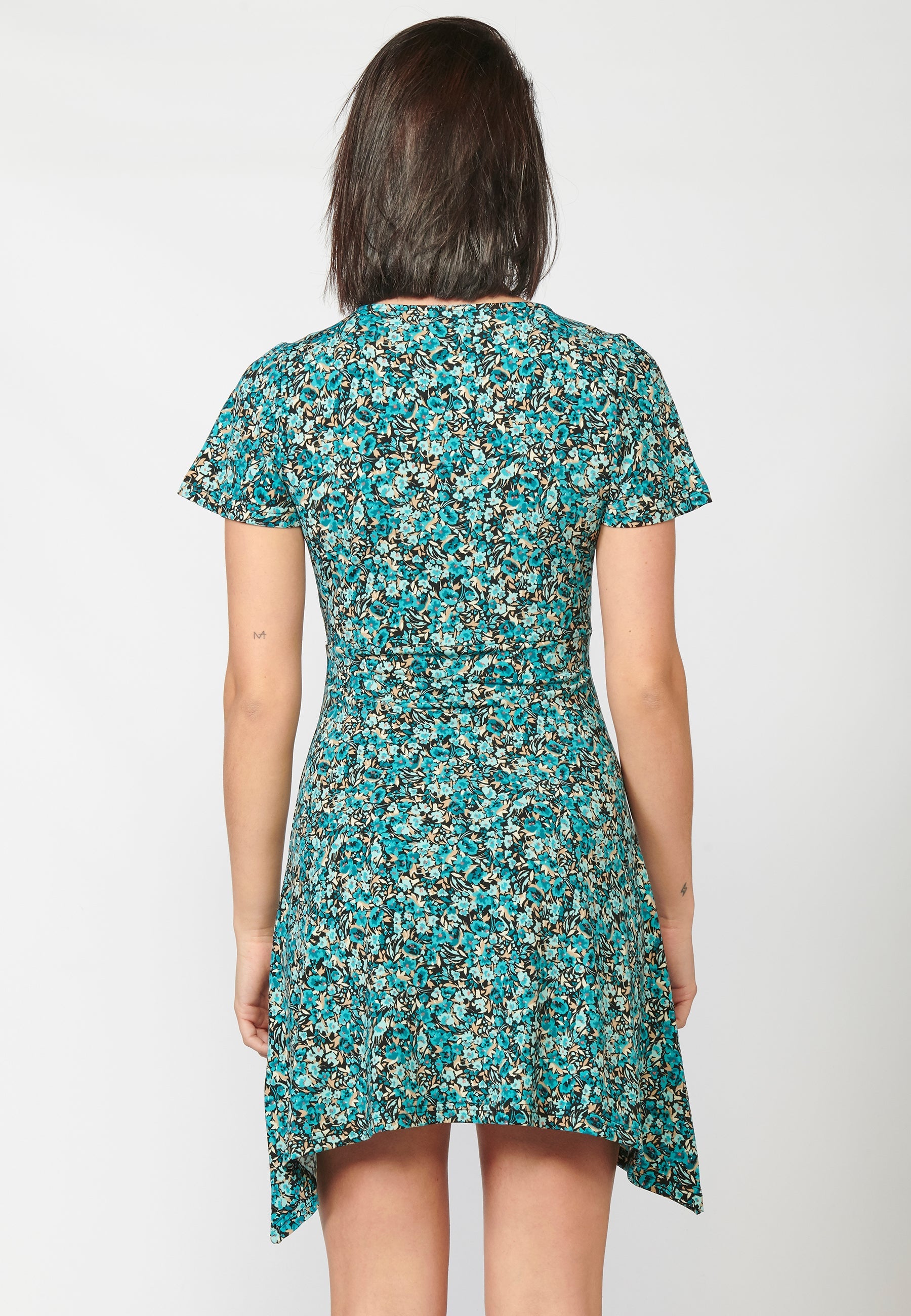 Vestido de manga corta con escote en pico | ropa casual