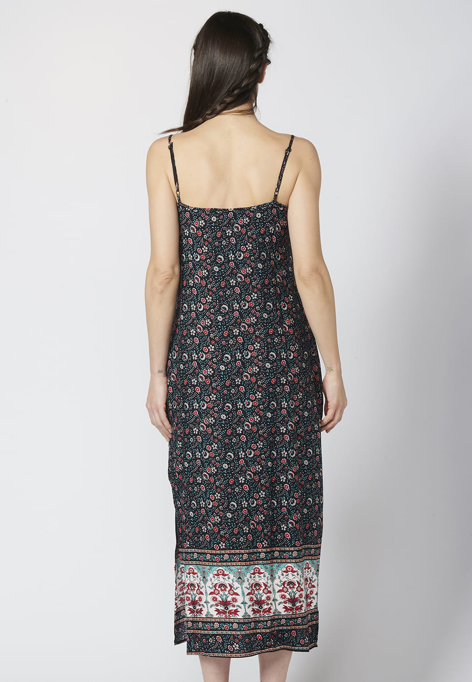 Vestido de tirantes de corte recto | estilo y comodidad