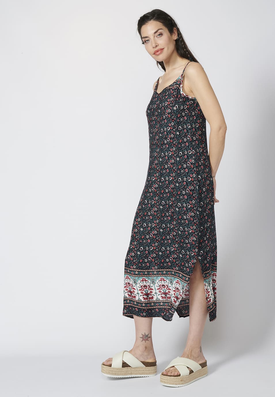 Vestido de tirantes de corte recto | estilo y comodidad