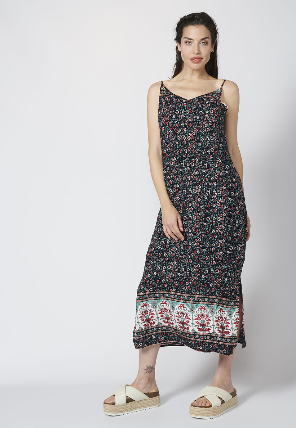 Vestido de tirantes de corte recto | estilo y comodidad