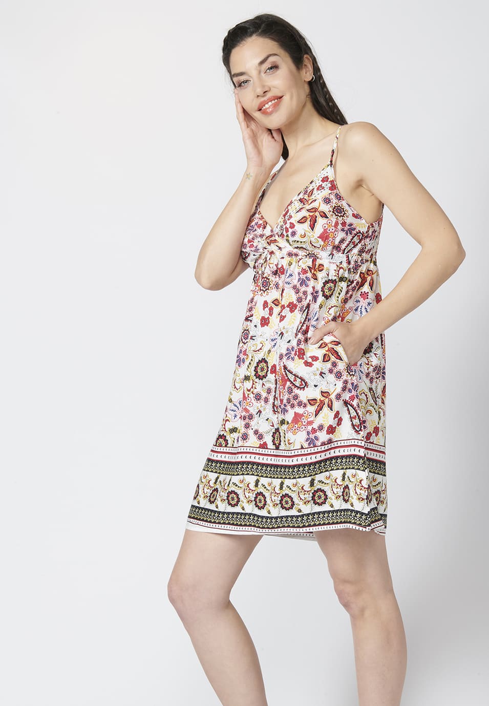 Vestido de tiantes, cuello v multicolor | moda urbana