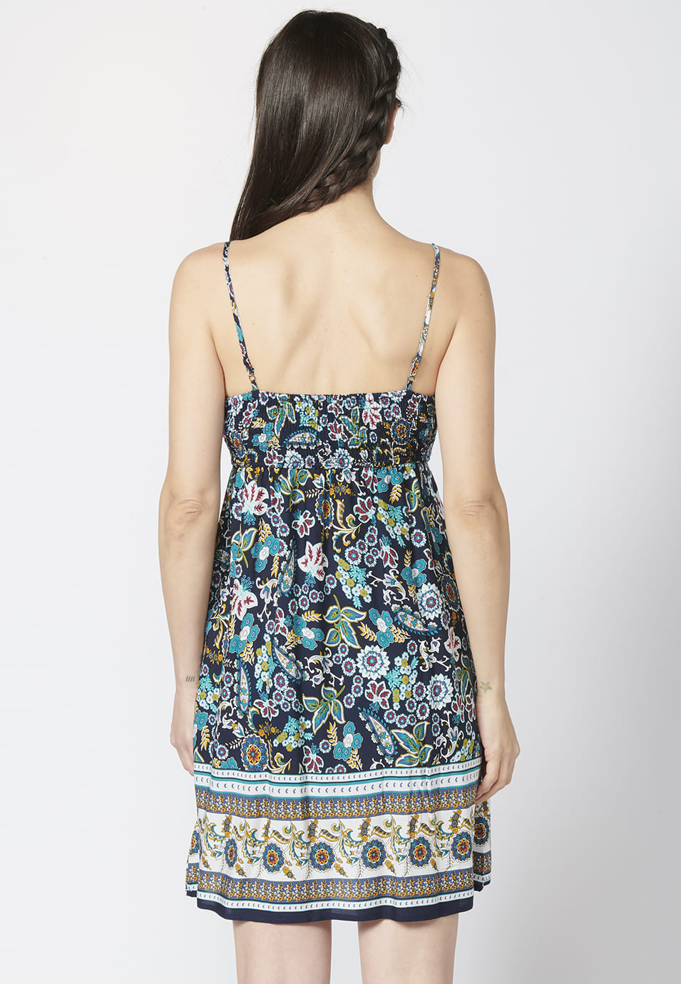 Vestido de tiantes, cuello v multicolor | moda urbana