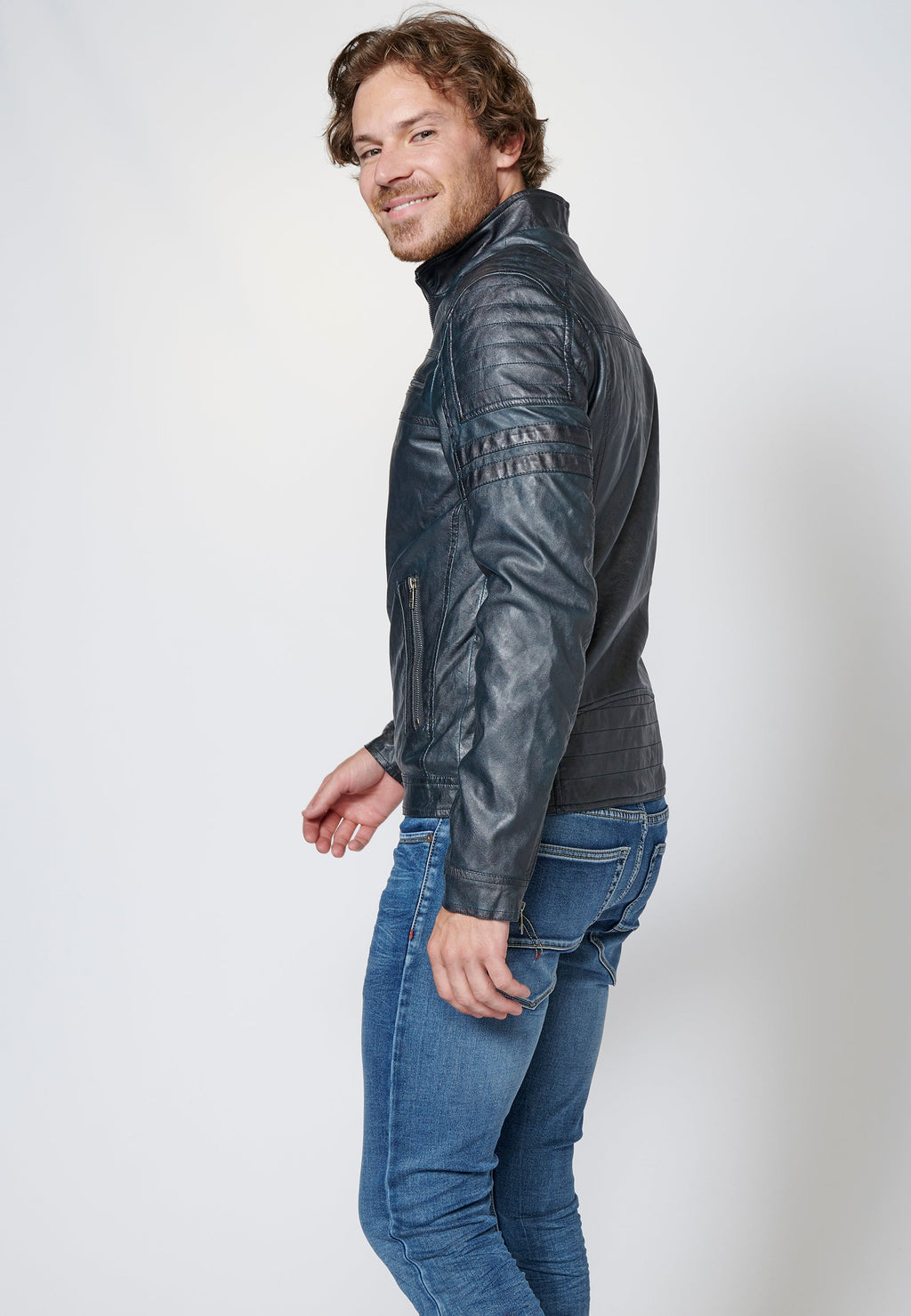 Chaqueta cazadora cuero sintético efecto piel con cuello redondo para hombre