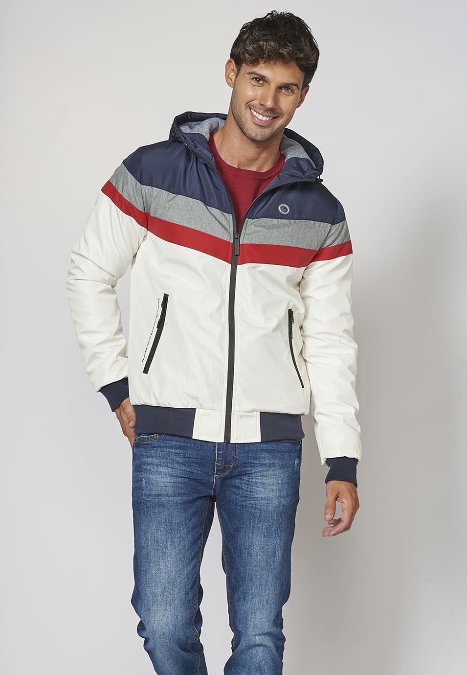 Chaqueta con capucha ajustable con cordón | look diario