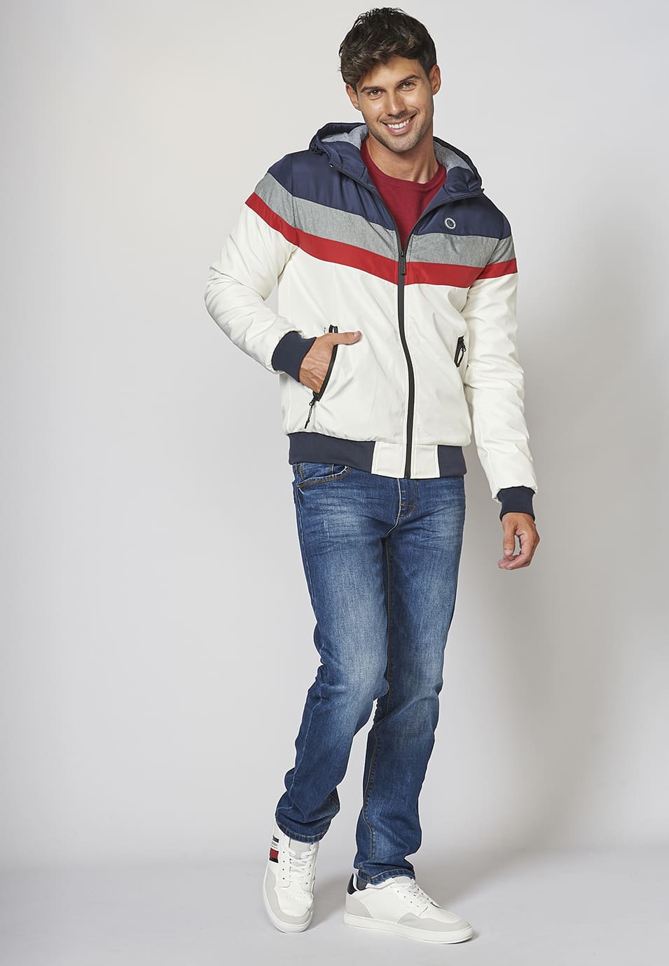 Chaqueta con capucha ajustable con cordón | look diario