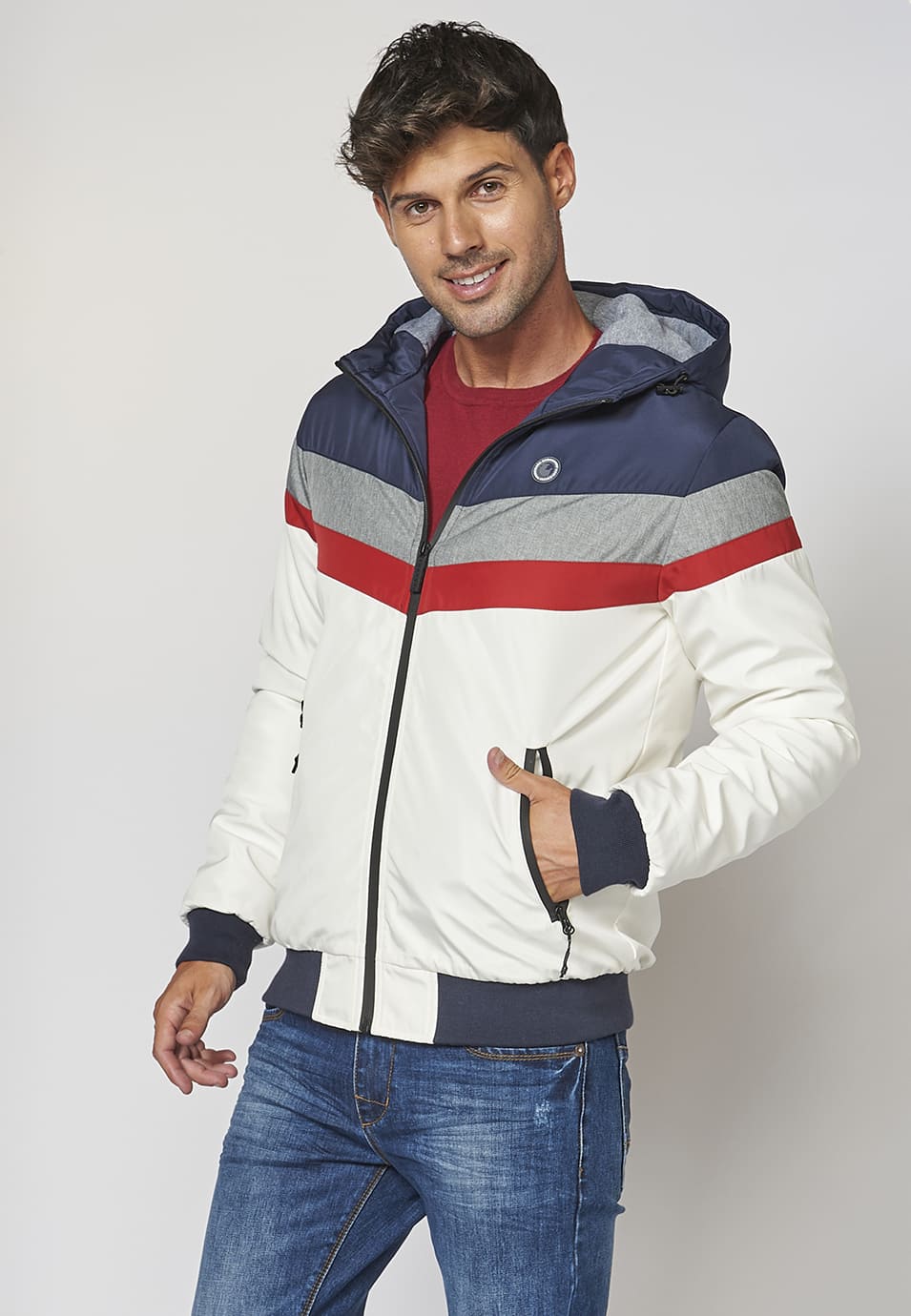 Chaqueta con capucha ajustable con cordón | look diario