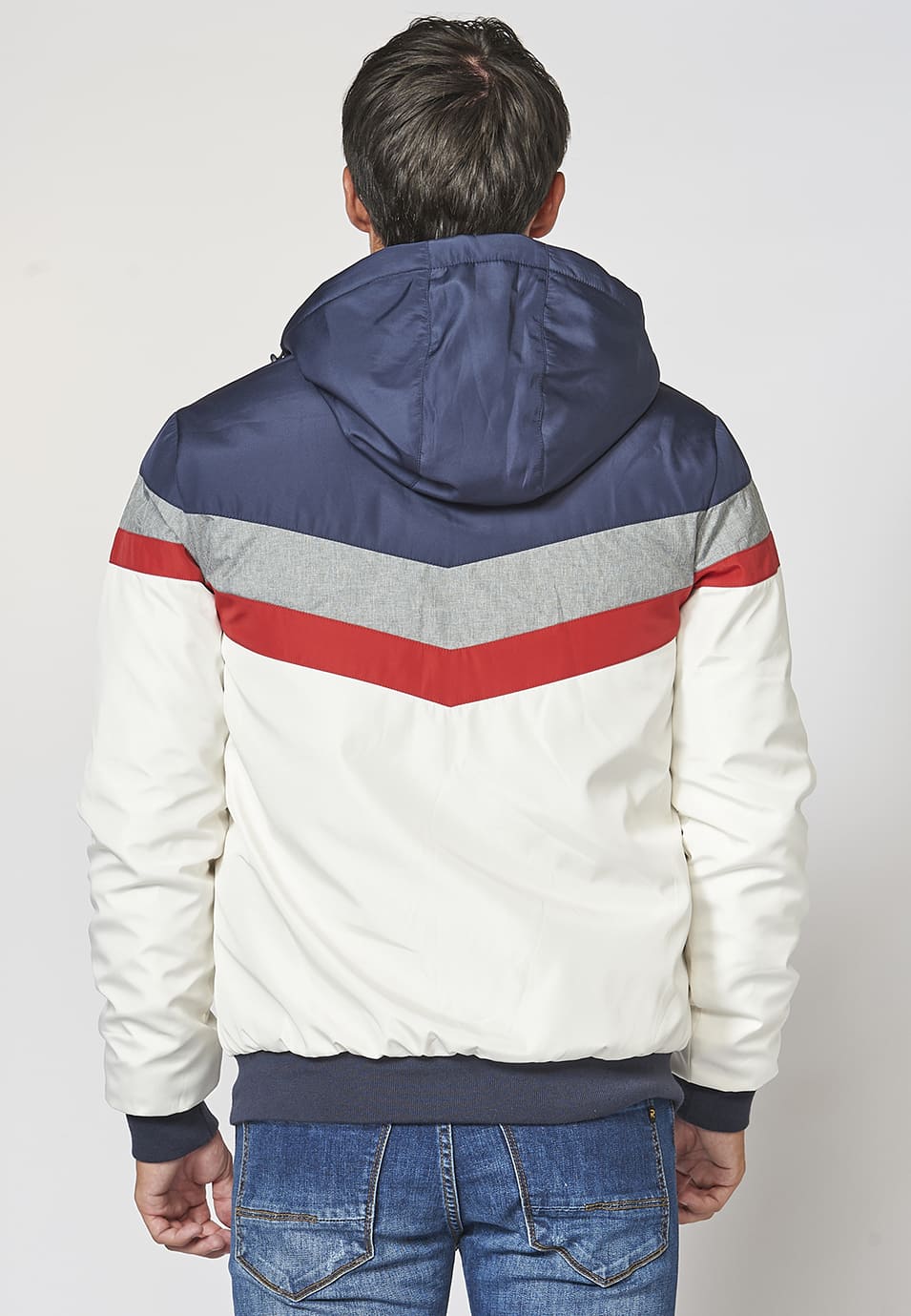 Chaqueta con capucha ajustable con cordón | look diario
