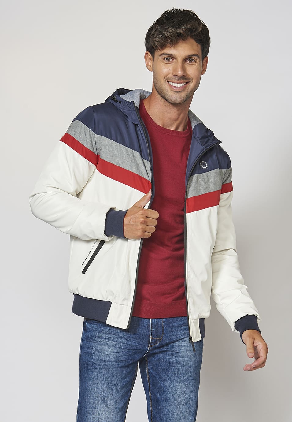 Chaqueta con capucha ajustable con cordón | look diario
