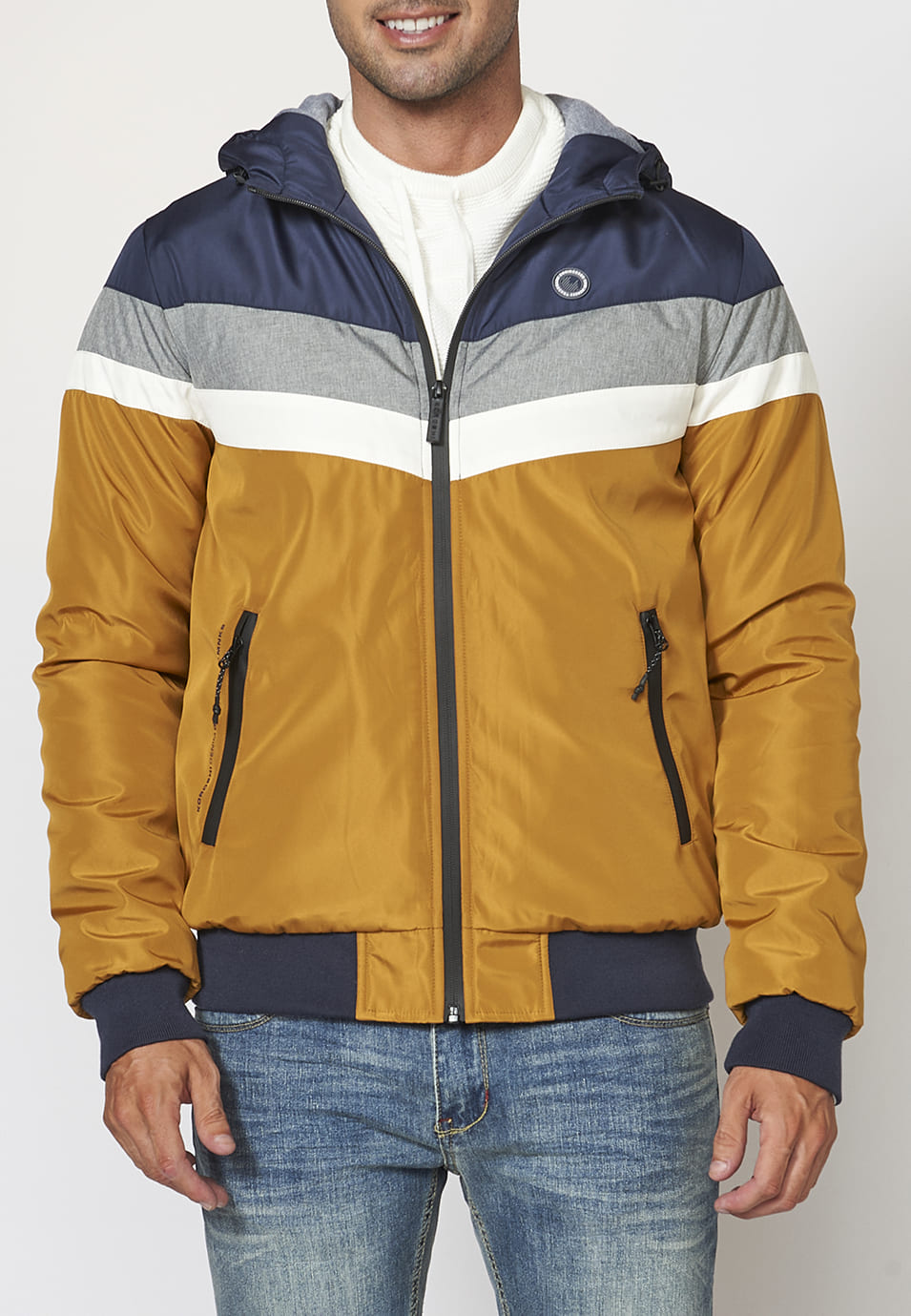 Chaqueta con capucha ajustable con cordón | look diario