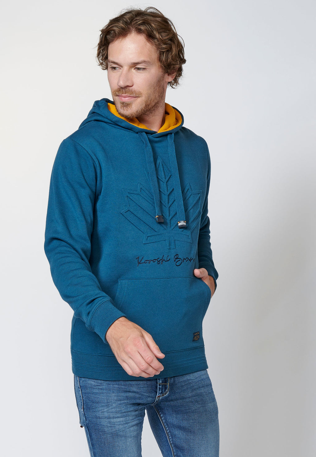 Sudadera manga larga acabados en rib con capucha ajustable para hombre