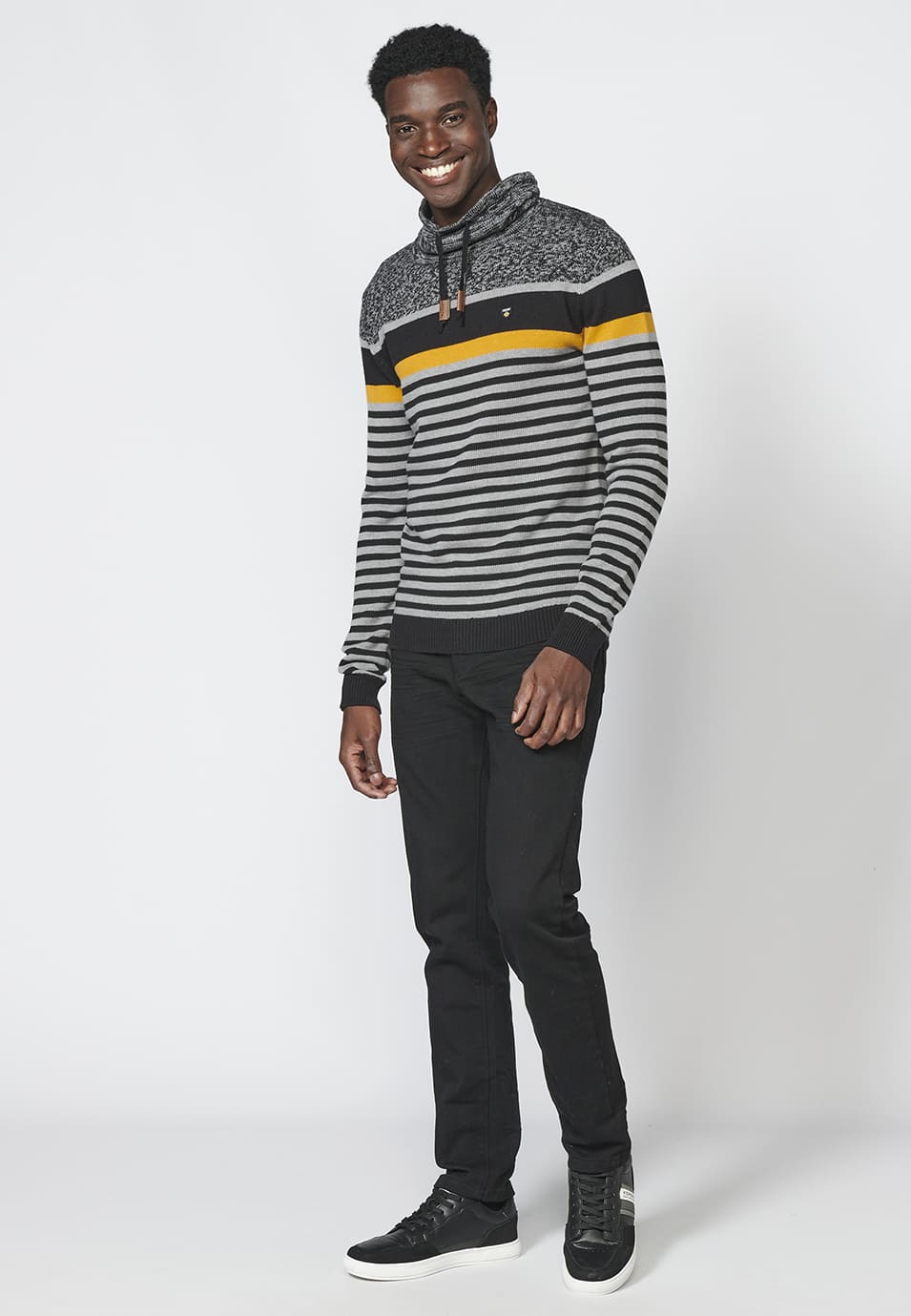 Jersey de punto con cuello alto ajustable con cordón para hombre