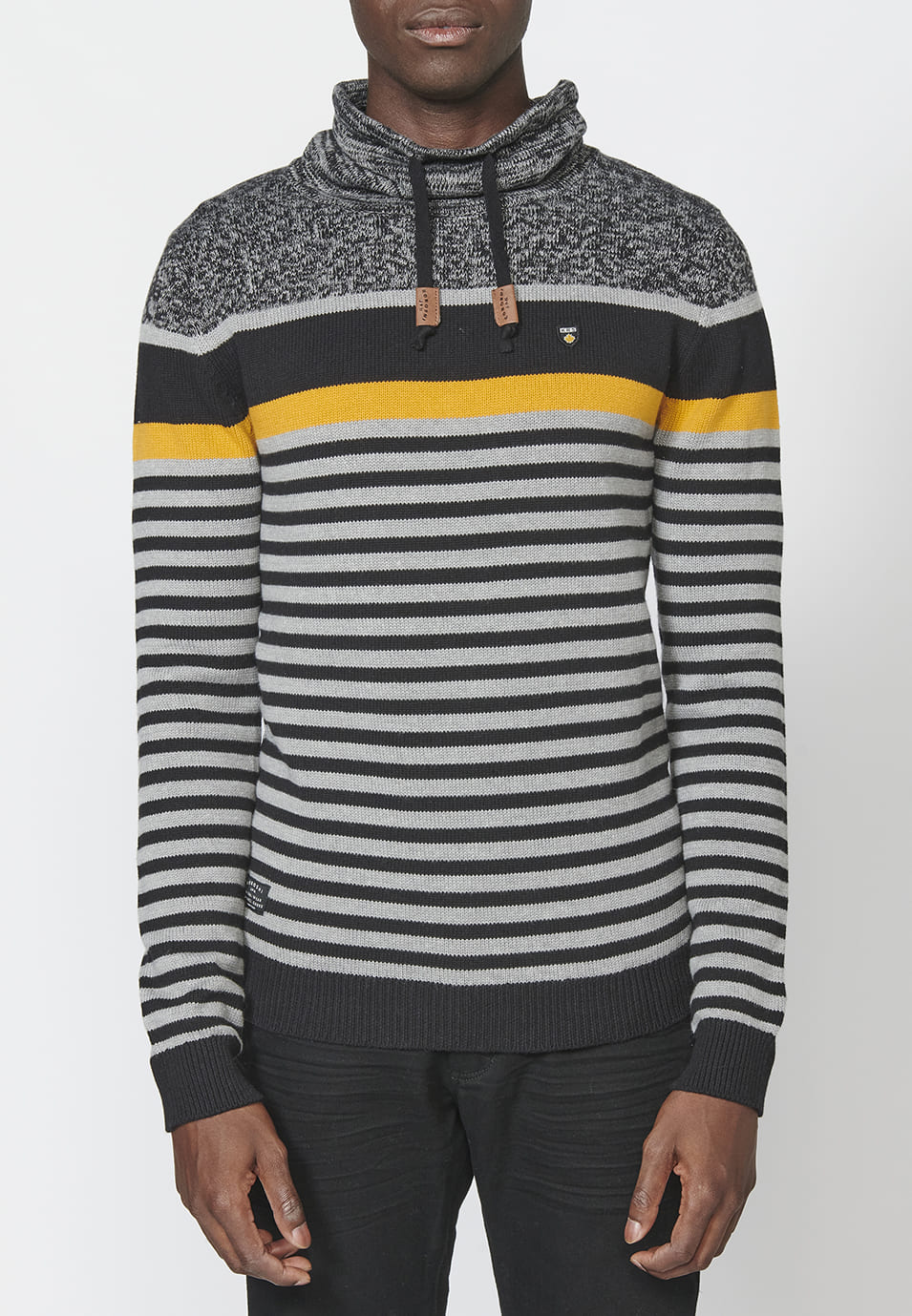 Jersey de punto con cuello alto ajustable con cordón para hombre
