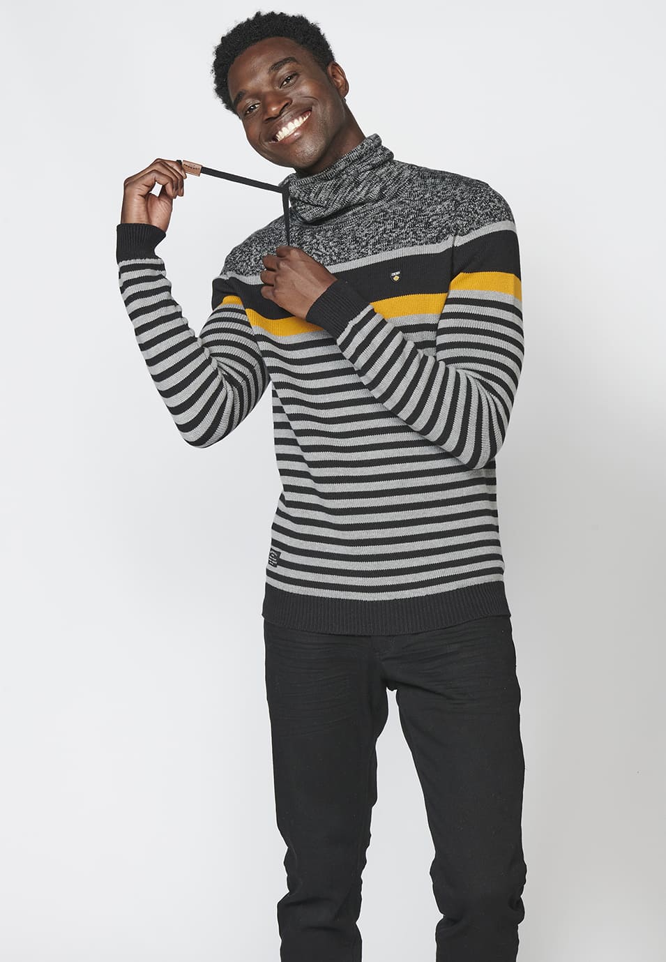 Jersey de punto con cuello alto ajustable con cordón para hombre
