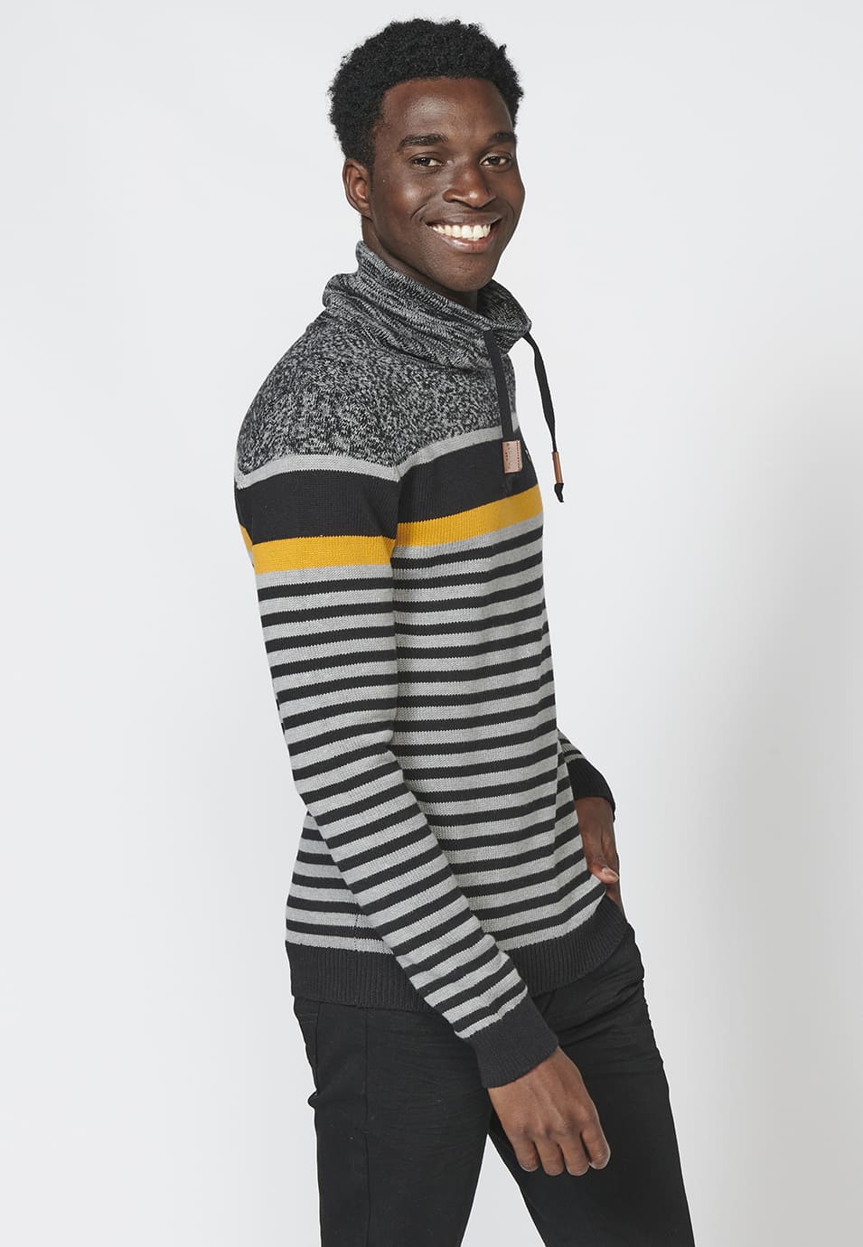 Jersey de punto con cuello alto ajustable con cordón para hombre