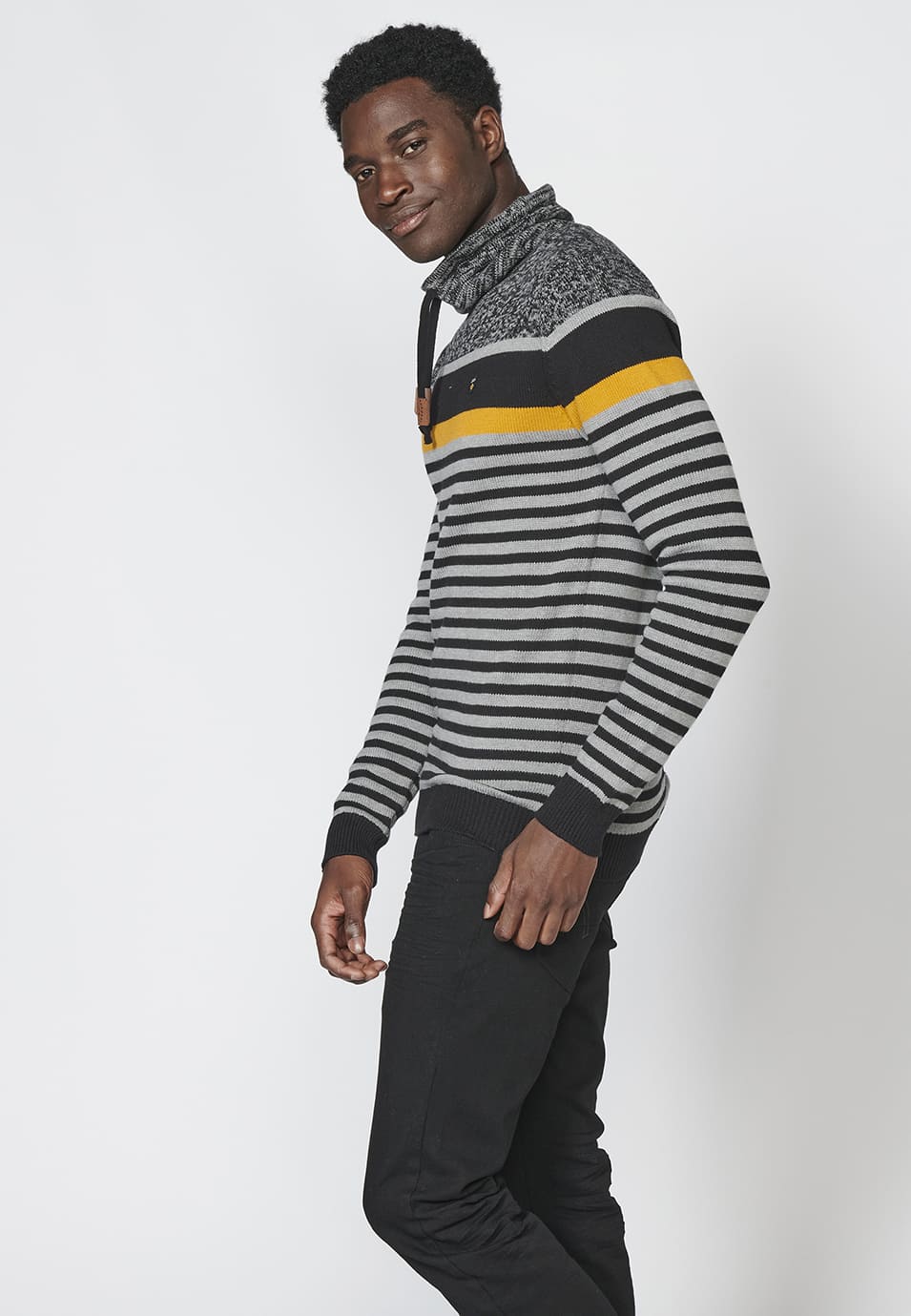 Jersey de punto con cuello alto ajustable con cordón para hombre
