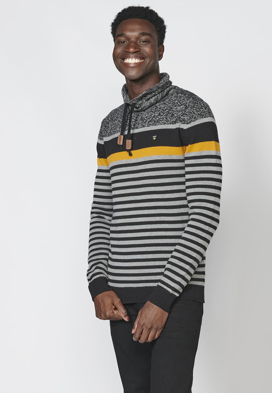 Jersey de punto con cuello alto ajustable con cordón para hombre