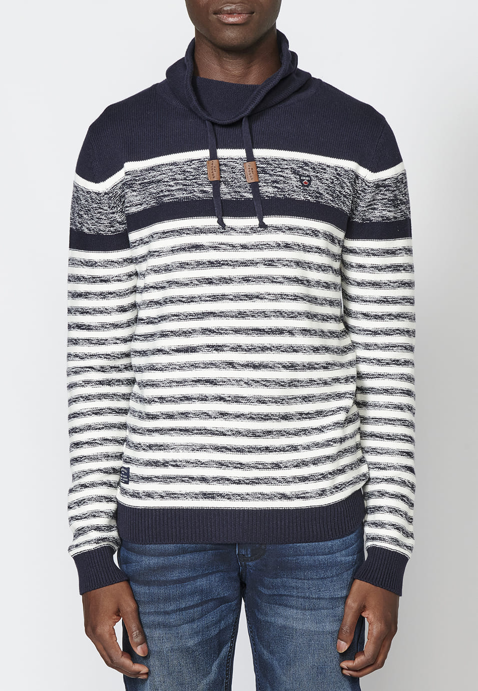 Jersey de punto con cuello alto ajustable con cordón para hombre
