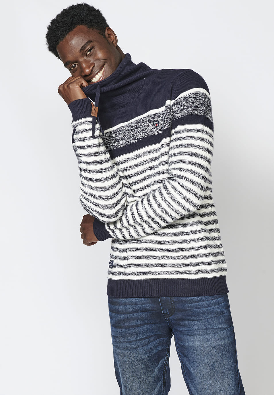 Jersey de punto con cuello alto ajustable con cordón para hombre