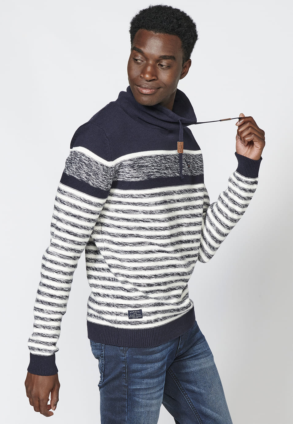 Jersey de punto con cuello alto ajustable con cordón para hombre