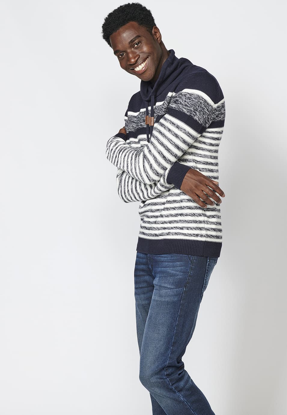 Jersey de punto con cuello alto ajustable con cordón para hombre