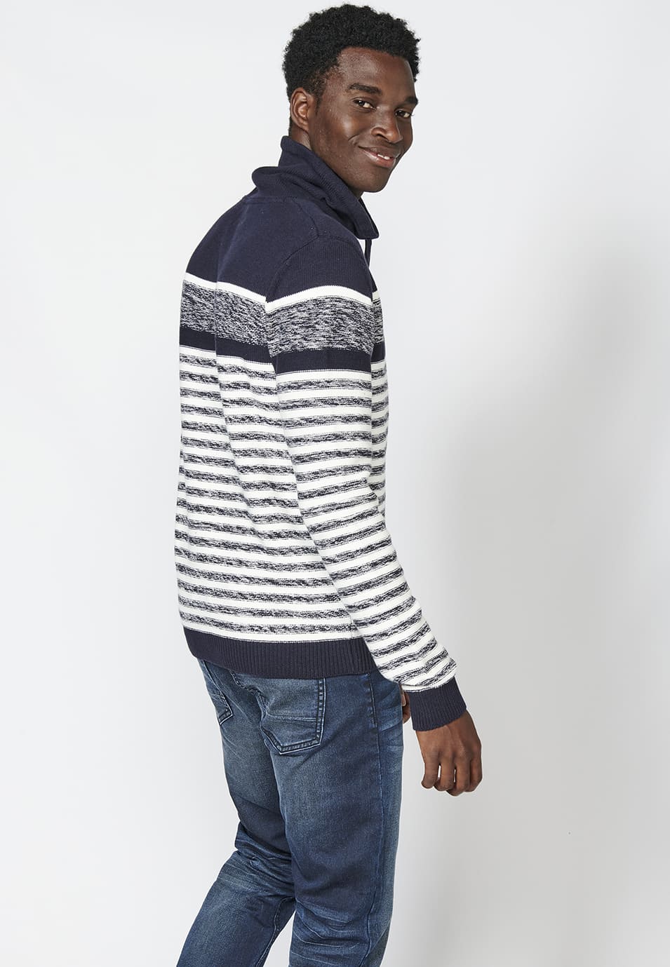 Jersey de punto con cuello alto ajustable con cordón para hombre