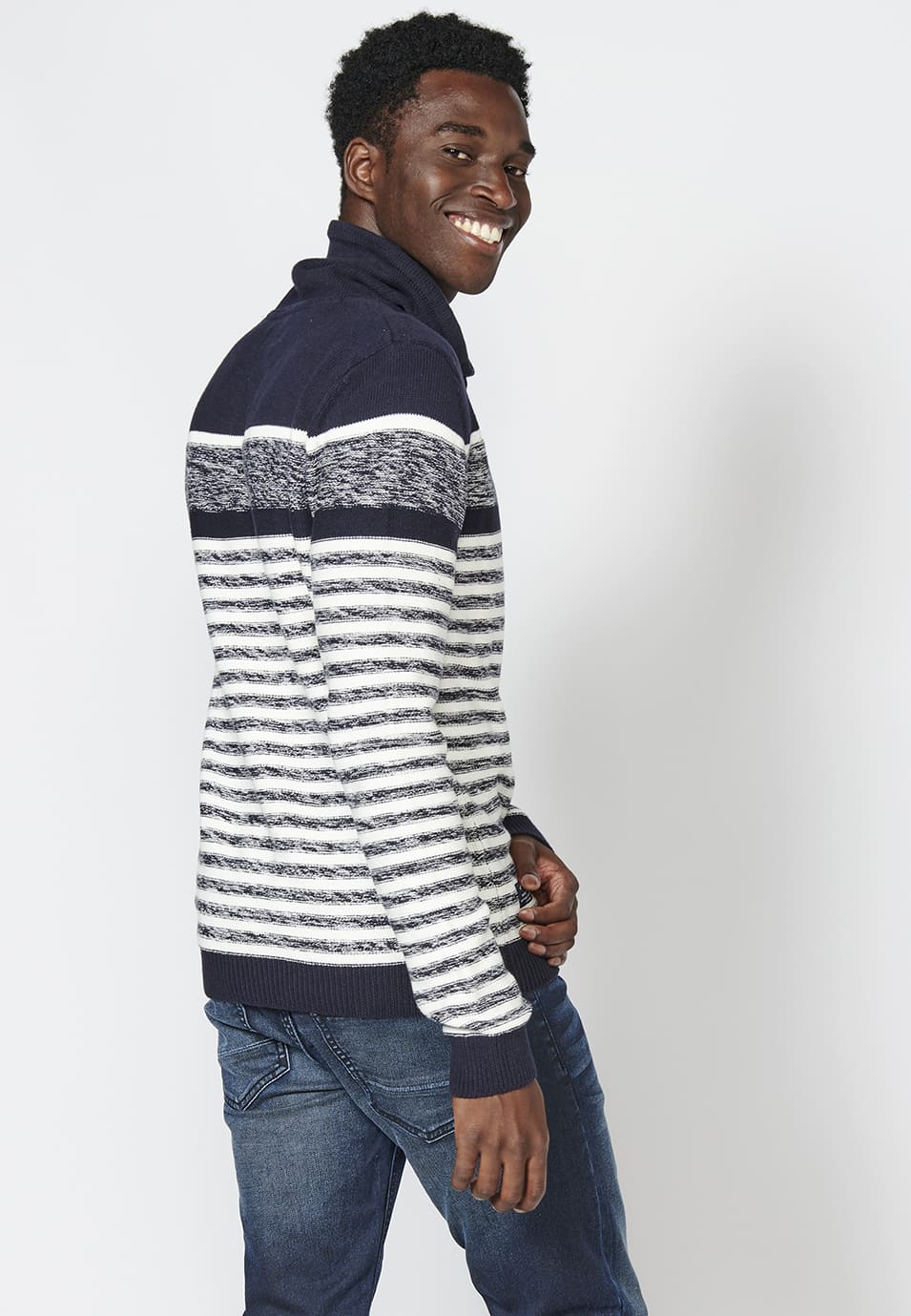 Jersey de punto con cuello alto ajustable con cordón para hombre