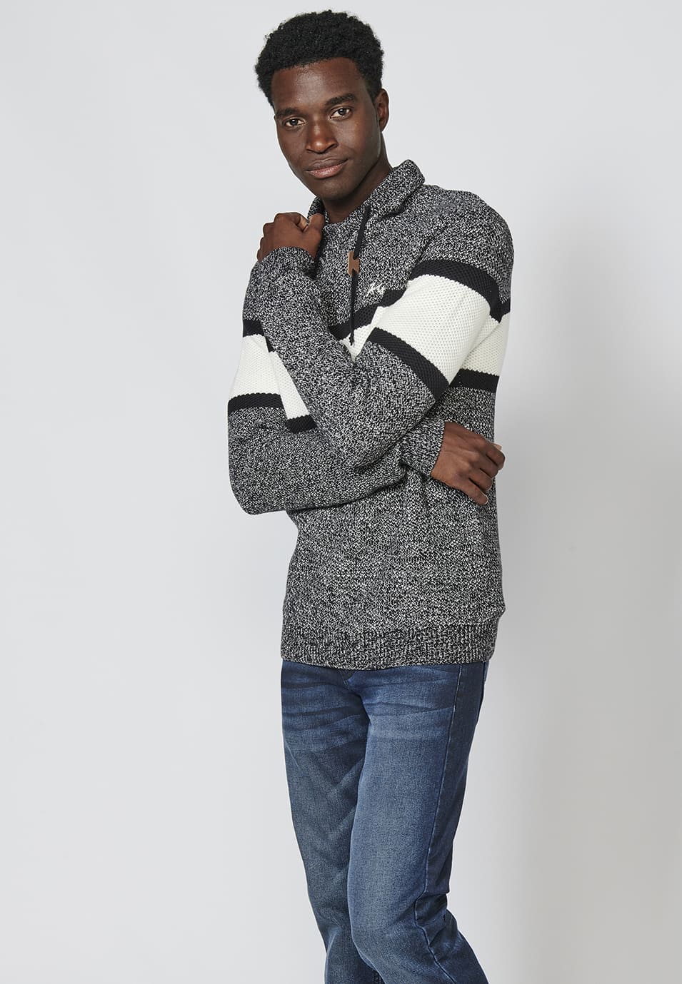 Jersey de punto manga larga con cuello ajustable con cordón para hombre