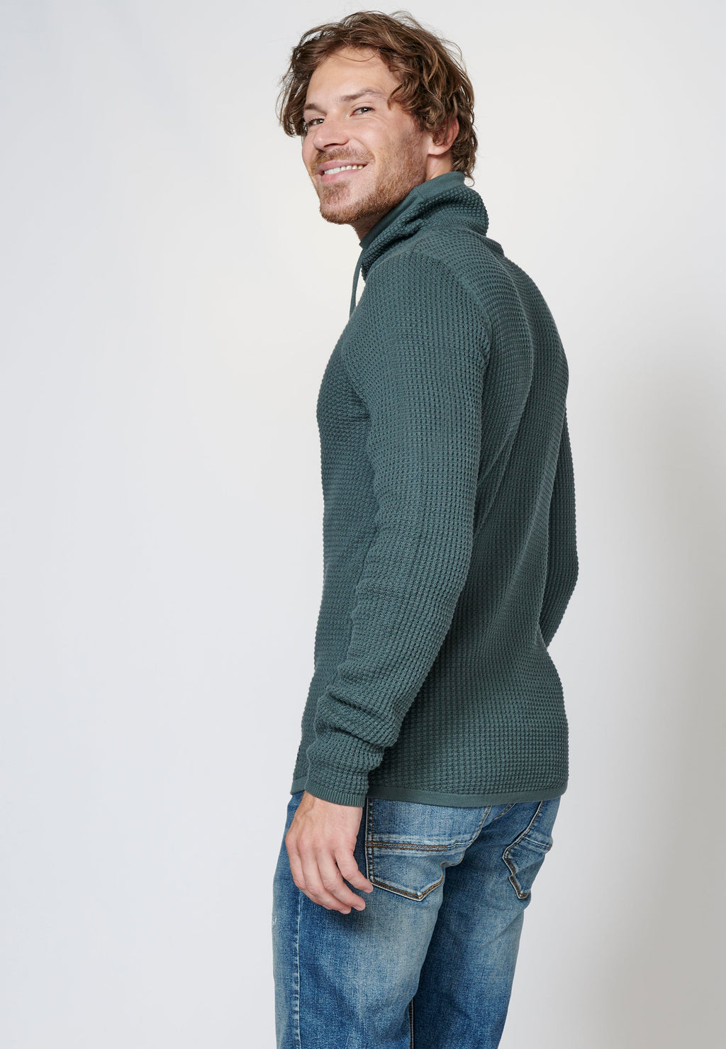 Jersey de algodón de manga larga con cuello alto para hombre
