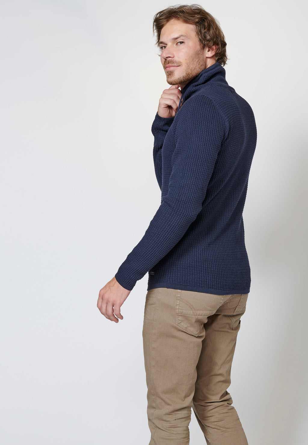 Jersey de algodón de manga larga con cuello alto para hombre