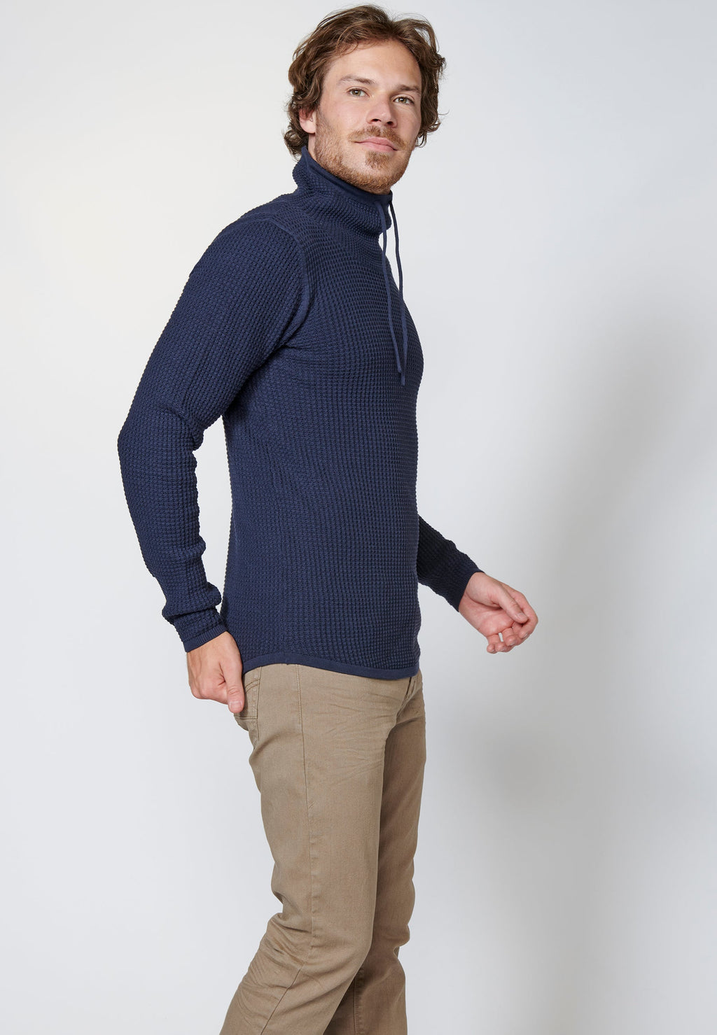 Jersey de algodón de manga larga con cuello alto para hombre