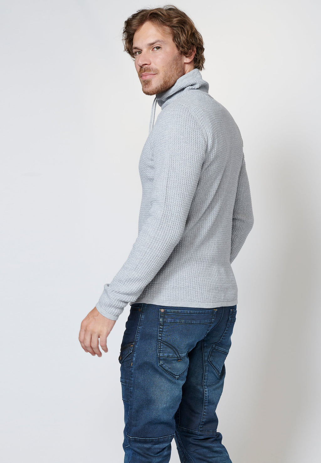 Jersey de algodón de manga larga con cuello alto para hombre