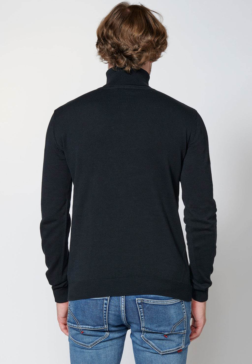 Jersey algodón de manga larga con cuello alto para hombre