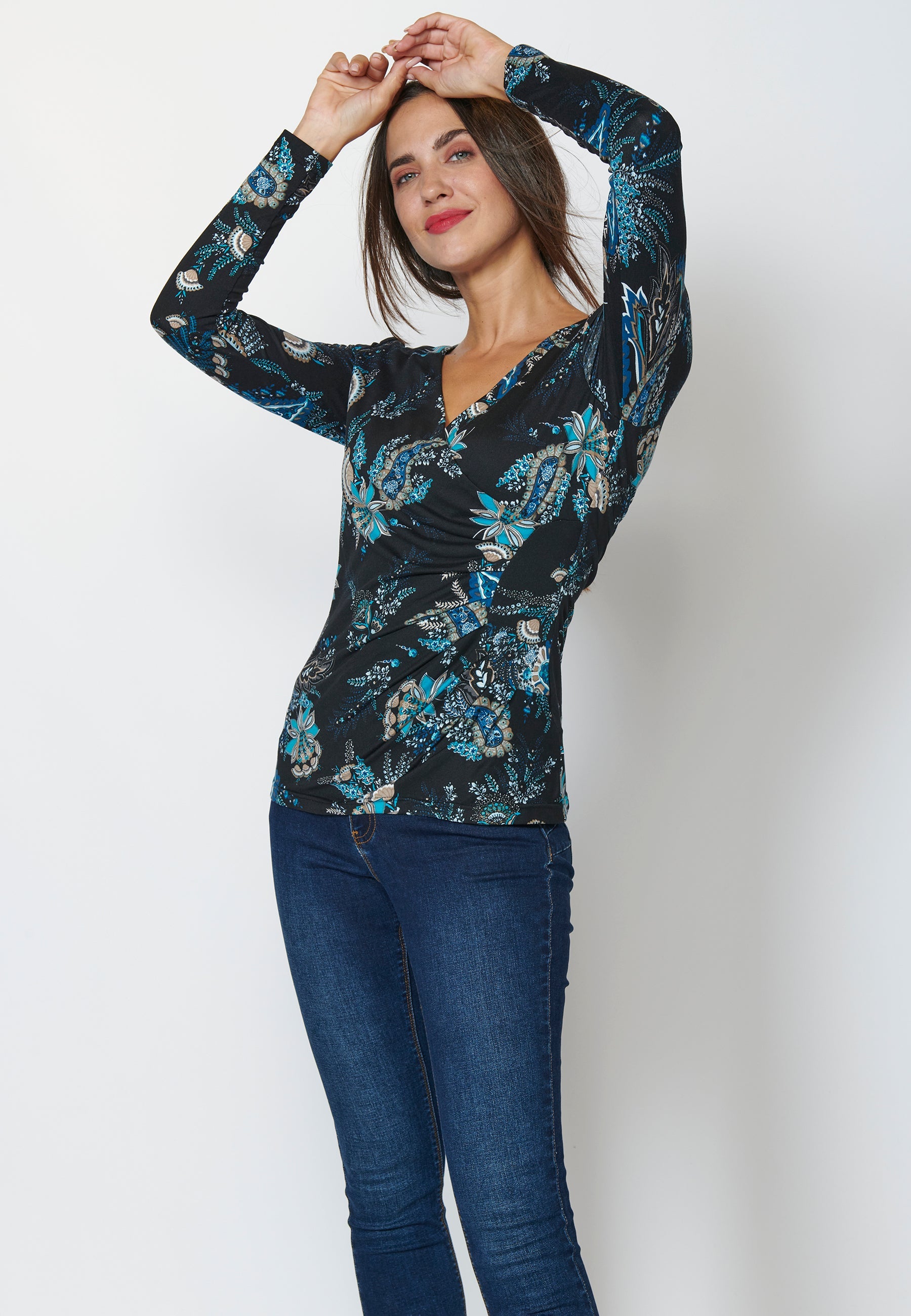 Camiseta manga larga con escote cruzado en pico y estampado floral étnico para mujer