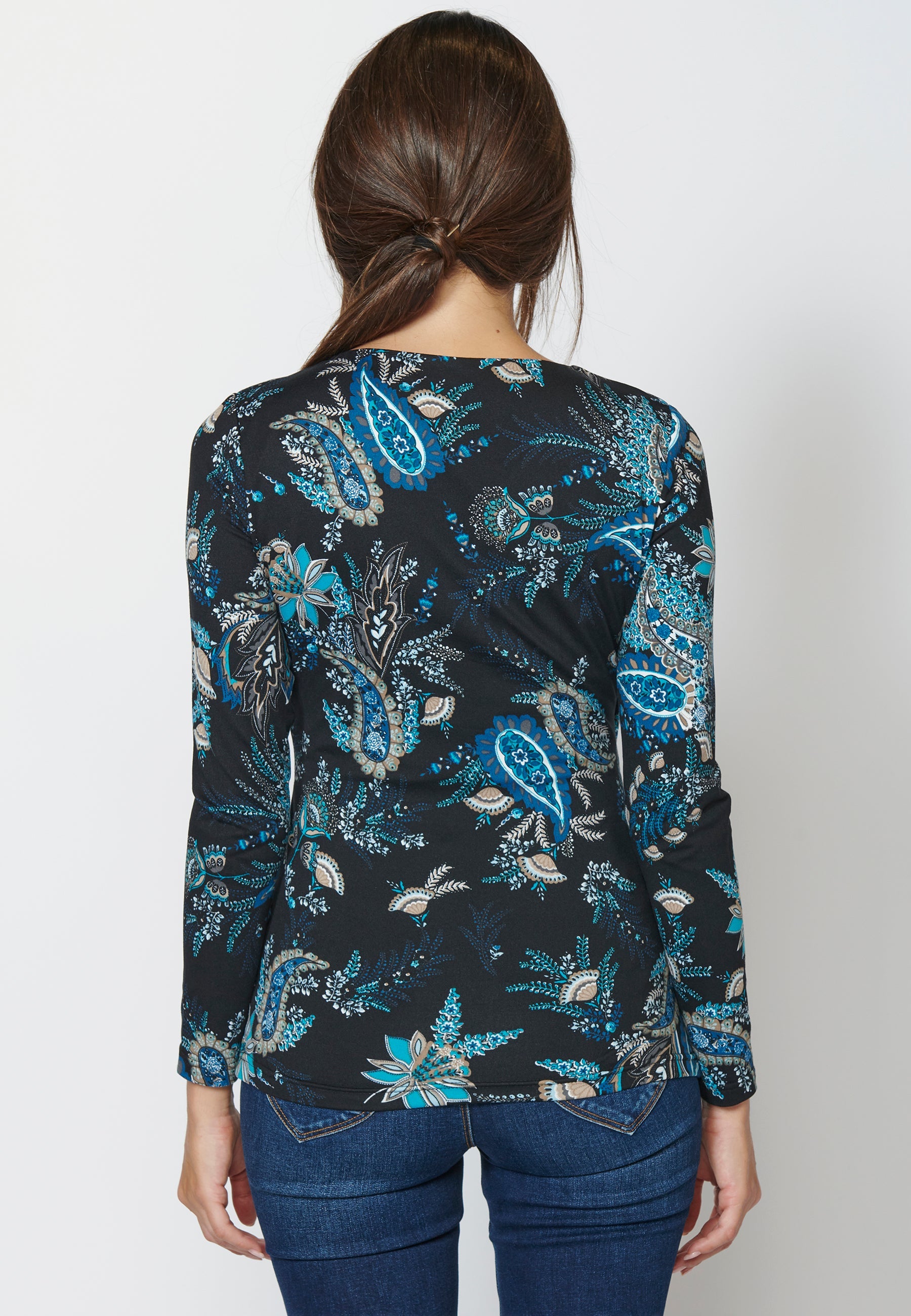 Camiseta manga larga con escote cruzado en pico y estampado floral étnico para mujer