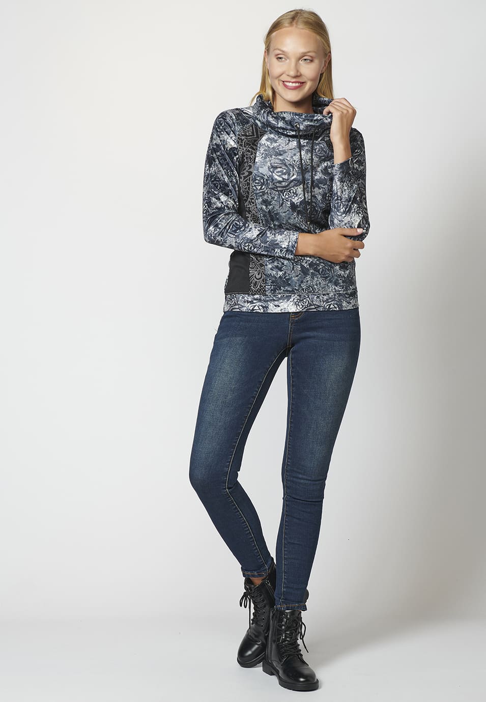 Camiseta manga larga de corte recto y cuello alto estampado floral para mujer