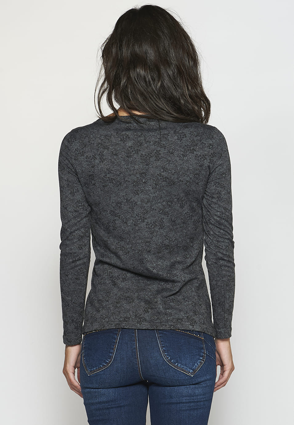 Camiseta manga larga escote redondo con bordado y estampado floral para mujer