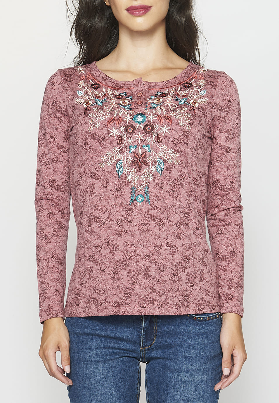 Camiseta manga larga escote redondo con bordado y estampado floral para mujer