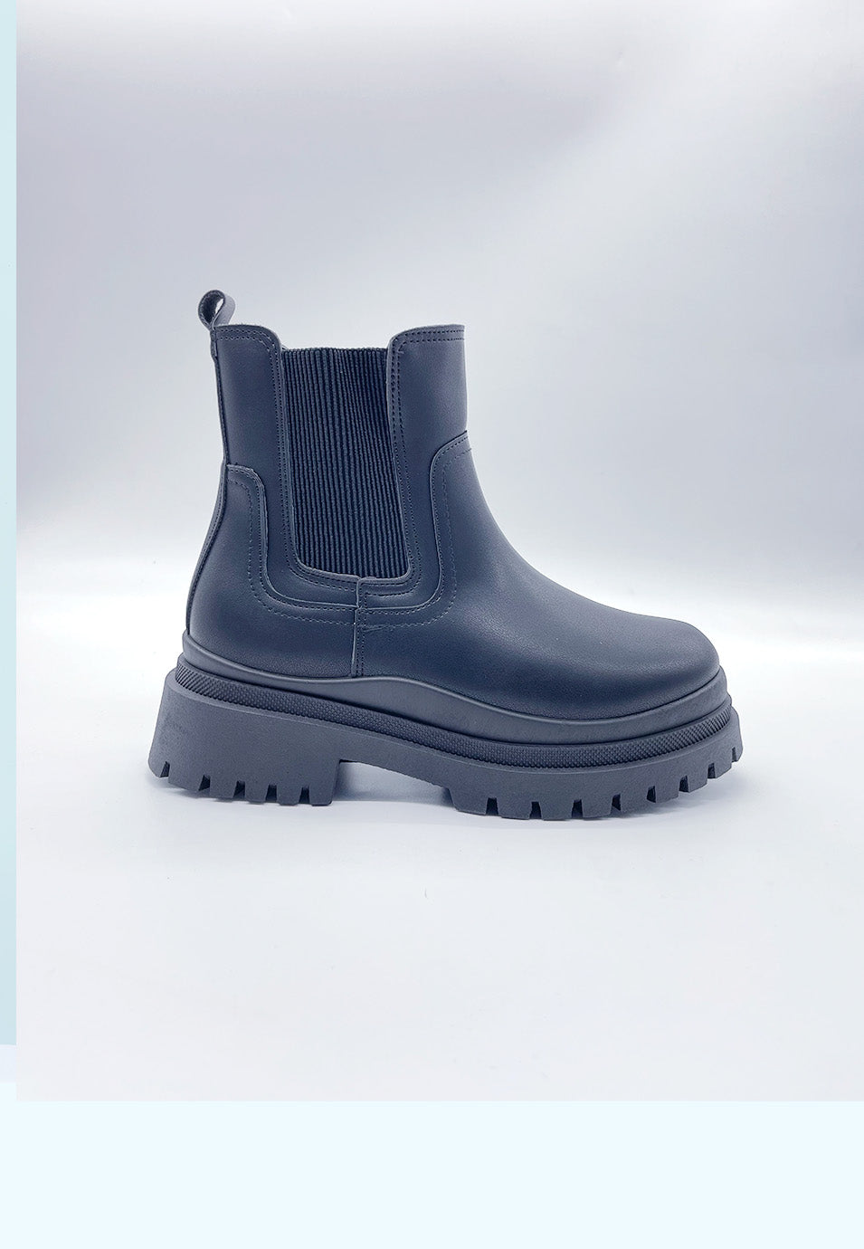 Calzado bota estilo chelsea negros por encima del tobillo para mujer | moda actual