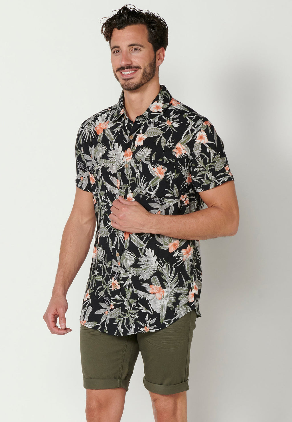 Camisa Hombre Manga Corta Estampado Tropical con Bolsillo Viscosa – Koroshi 2311CC37