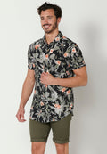 Camisa Hombre Manga Corta Estampado Tropical con Bolsillo Viscosa – Koroshi 2311CC37