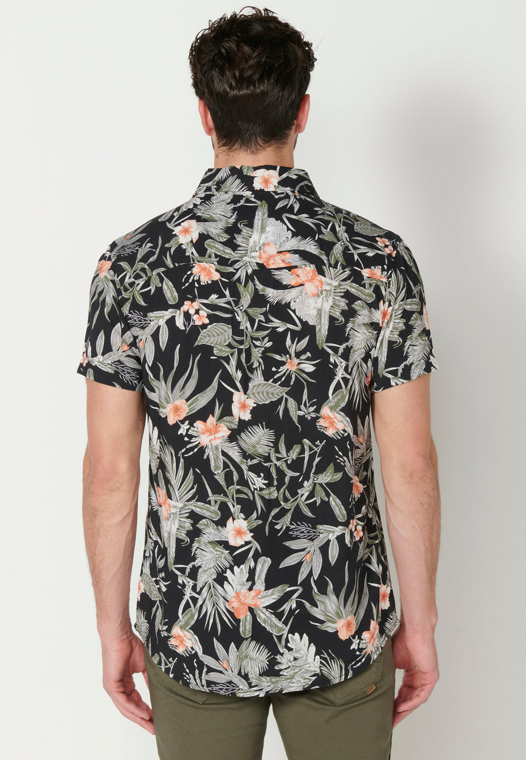 Camisa Hombre Manga Corta Estampado Tropical con Bolsillo Viscosa – Koroshi 2311CC37