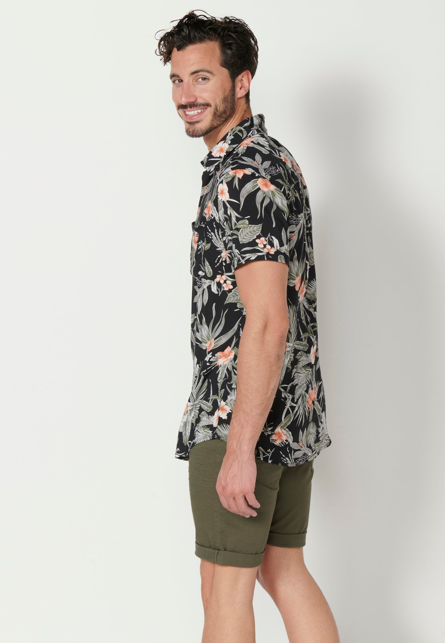 Camisa Hombre Manga Corta Estampado Tropical con Bolsillo Viscosa – Koroshi 2311CC37