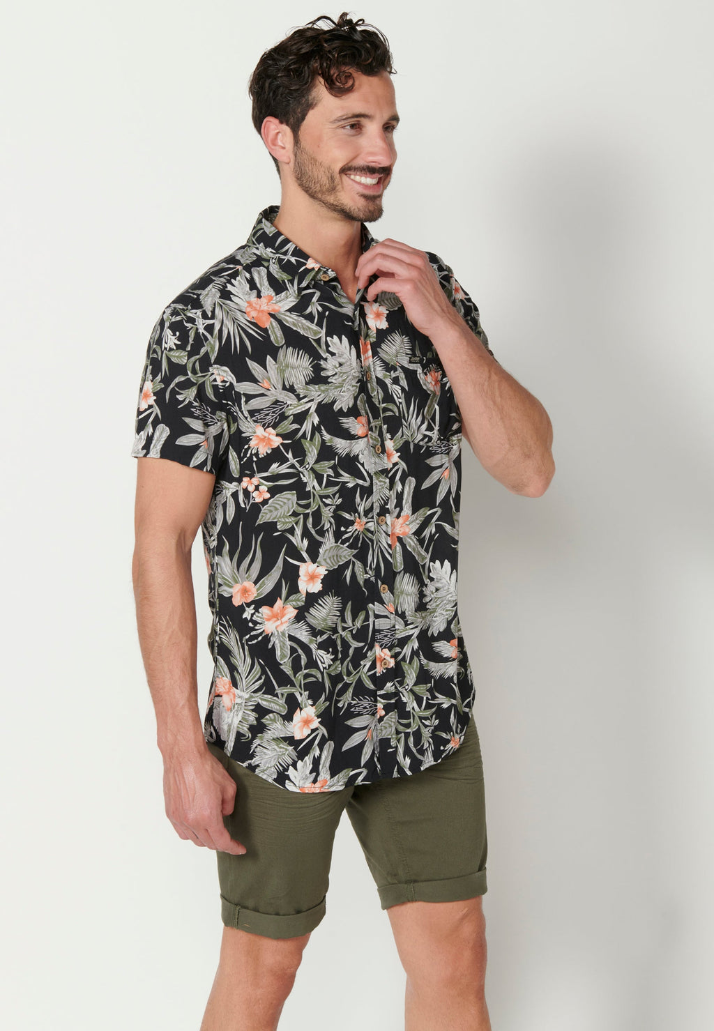 Camisa Hombre Manga Corta Estampado Tropical con Bolsillo Viscosa – Koroshi 2311CC37