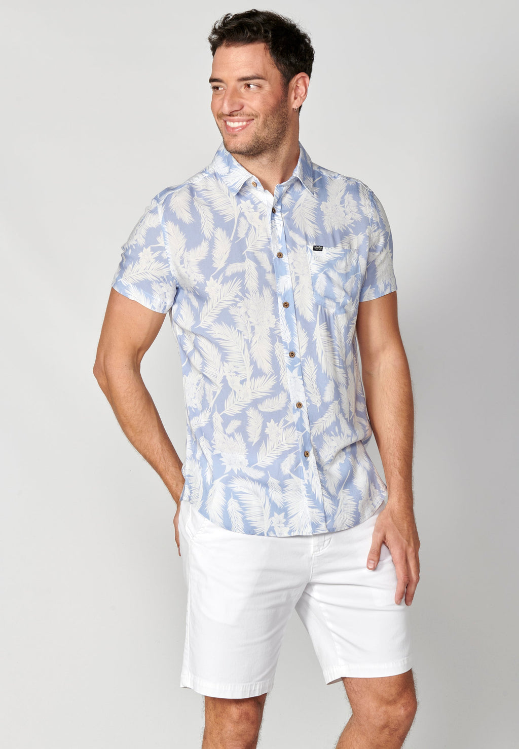 Camisa Hombre Manga Corta Estampado Tropical con Bolsillo Viscosa – Koroshi 2311CC37