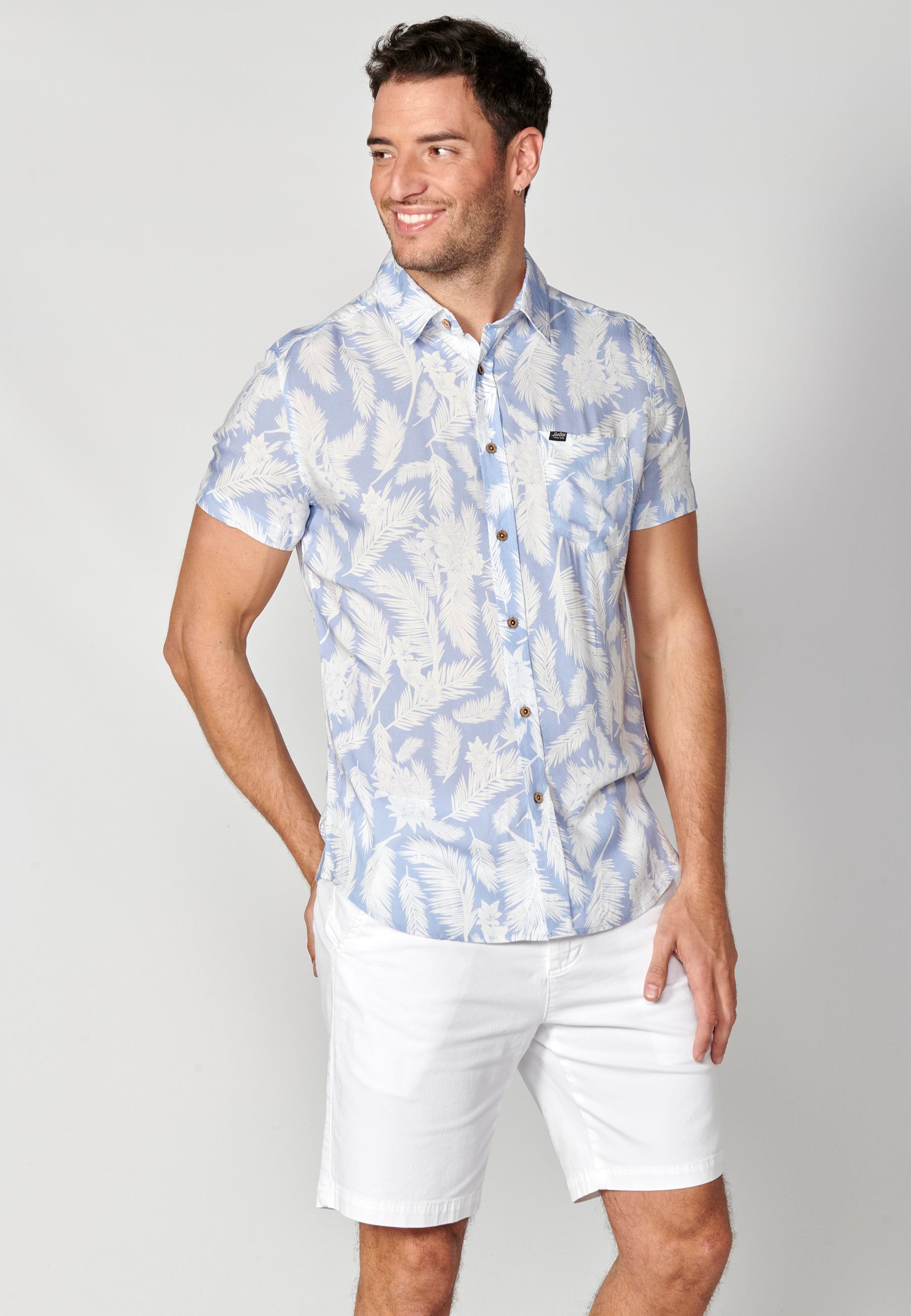 Camisa Hombre Manga Corta Estampado Tropical con Bolsillo Viscosa – Koroshi 2311CC37