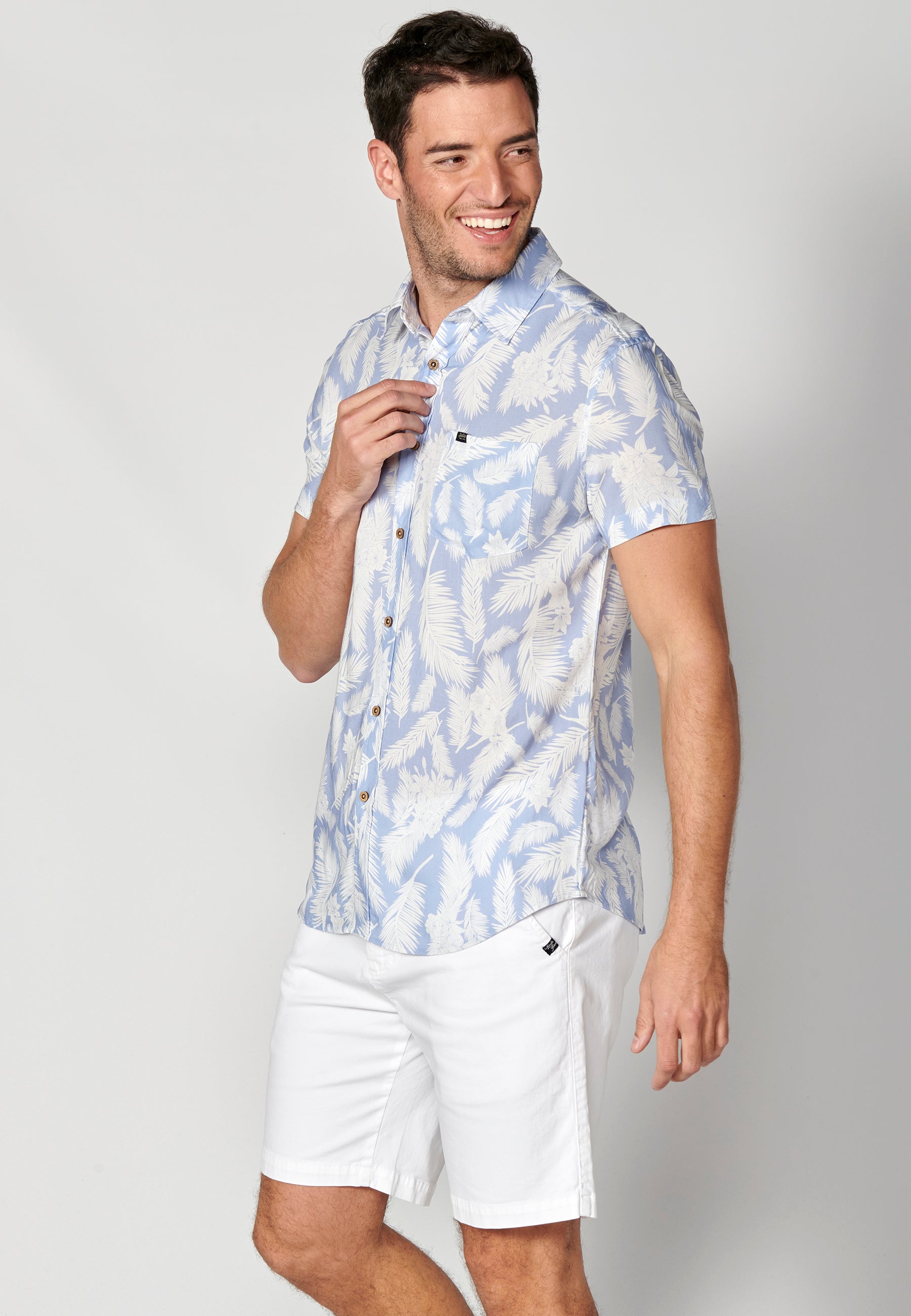 Camisa Hombre Manga Corta Estampado Tropical con Bolsillo Viscosa – Koroshi 2311CC37