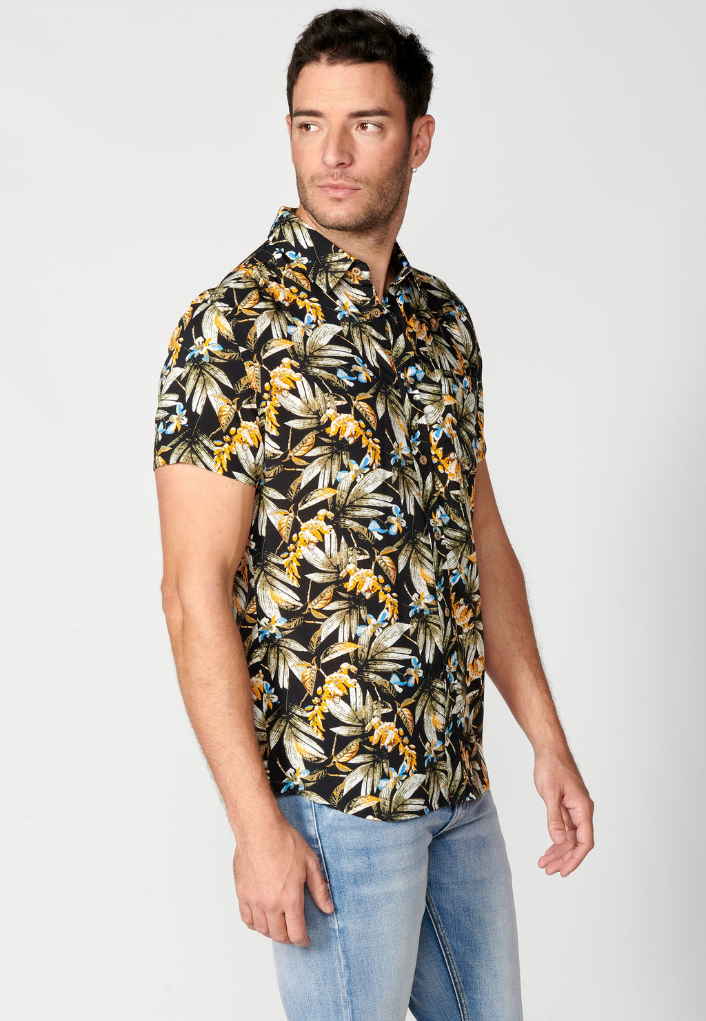 Camisa Hombre Manga Corta Estampado Tropical con Bolsillo Viscosa – Koroshi 2311CC37